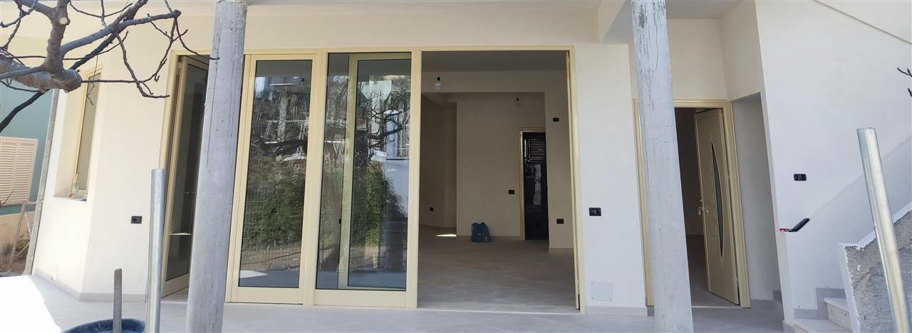 Click image for larger version

Name:	tirane-jepet-me-qera-ambjent-biznesi-magazinimi-150m2-i (2).jpg
Views:	4
Size:	110.6 KB
ID:	264744