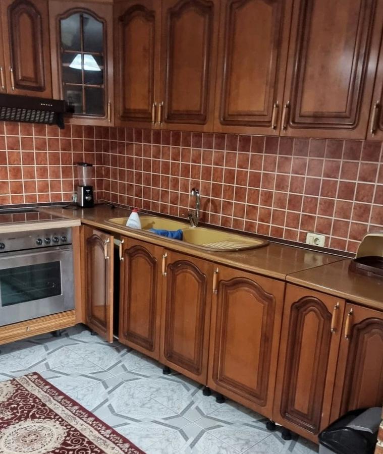 Apartament 1+1 me qera te Ali Demi — 50,000 lekë/muaj