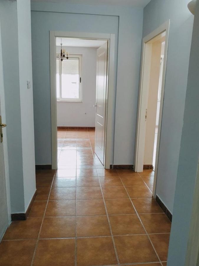 Apartament 1+1 me qera te 21 Dhjetori — 46,000 lekë/muaj