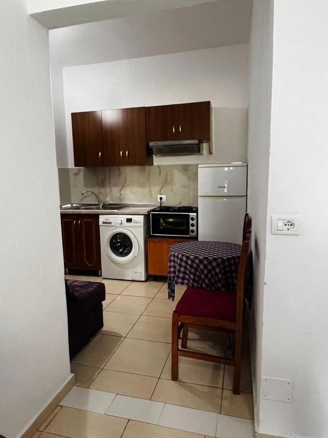Garsonierë me qera te Rruga 5 Maj — 35,000 lekë/muaj