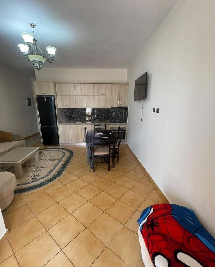Apartament 1+1 me qera te Rruga 5 Maj — 40,000 lekë/muaj