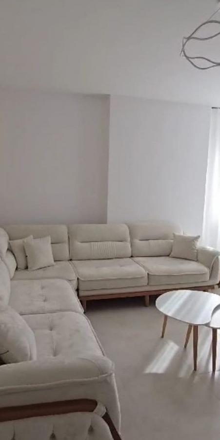 Apartament 2+1 me qera te Golden Park — 65,000 lekë/muaj