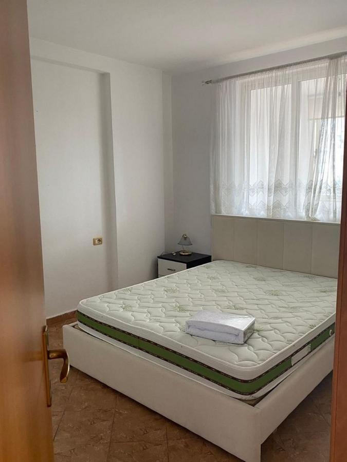 Apartament 1+1 me qera te Pazari i Ri — 60,000 lekë/muaj