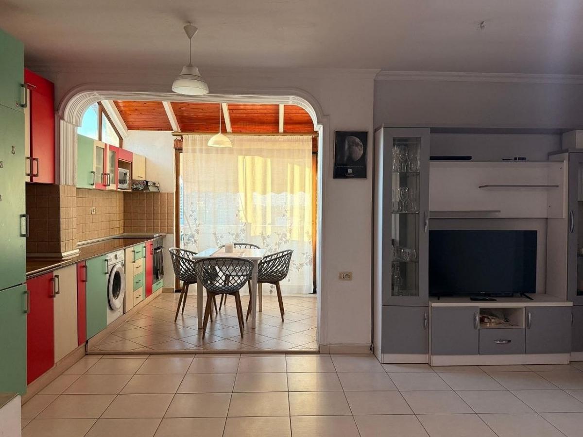 Apartament 1+1 me qera te Rruga Fortuzi, Qendër — 50,000 lekë/muaj
