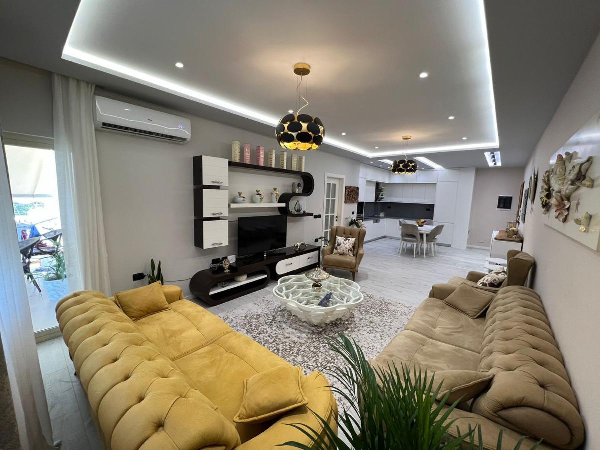 Apartament 2+1 per qera tek liqeni thate