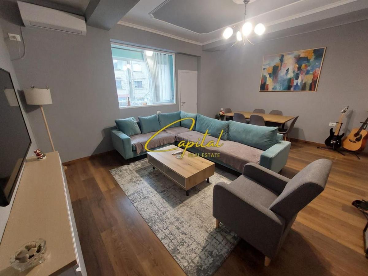 Vile private me qera 210 m2 shkolla e baletit 1.200 euro