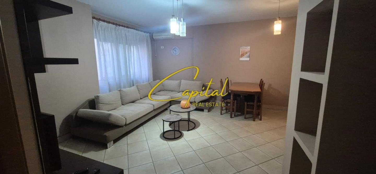 Apartament me qera 2+1 21 dhjetori 700 euro
