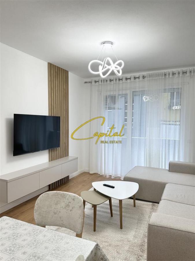 Apartament me qera 2+1+2 shkolla e bashkuar 650 euro