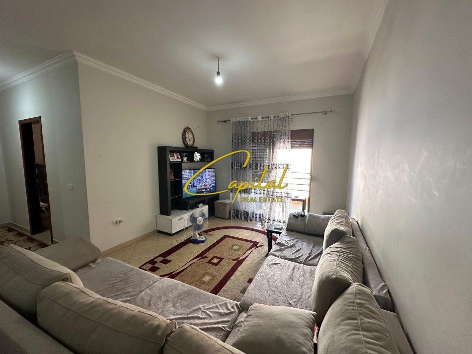 Shitet apartament 2+1 kombinat 120.000 euro