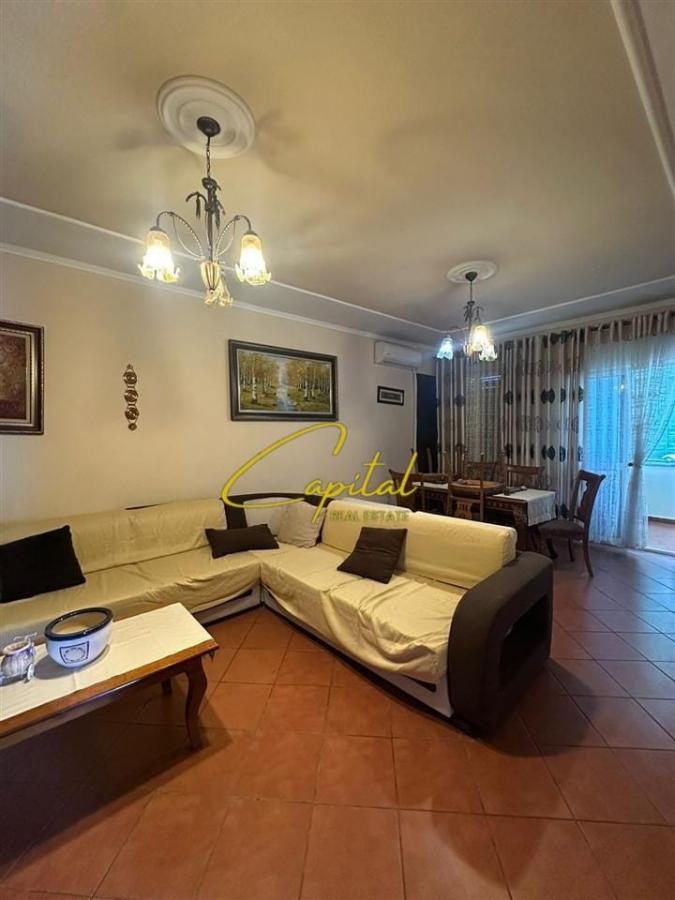 Shitet apartament 2+1 rrruga e kavajes 220.000 euro