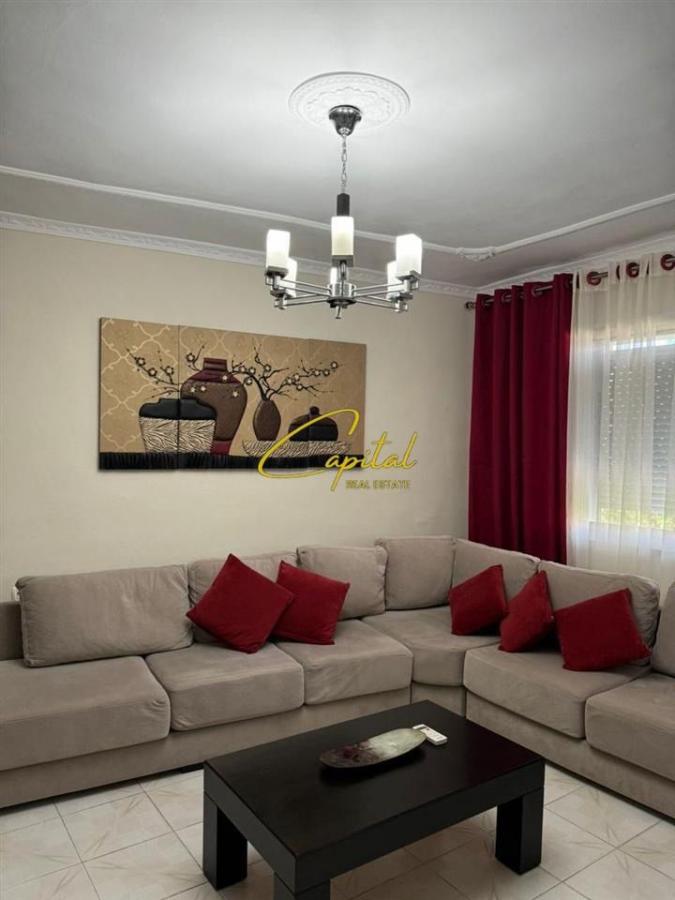 Apartament me qera 2+1 qender 700 euro