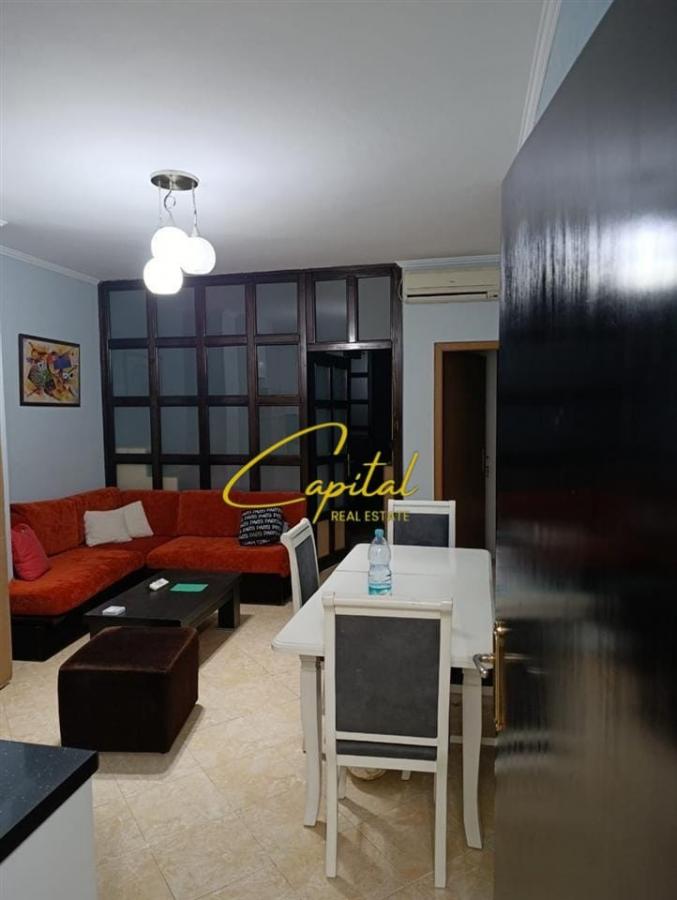 Apartament me qera 2+1 yzberisht 400 euro