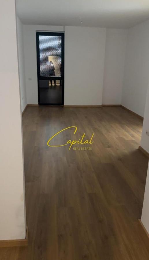 Zyre me qera 60 m2 pazari i ri 550 euro
