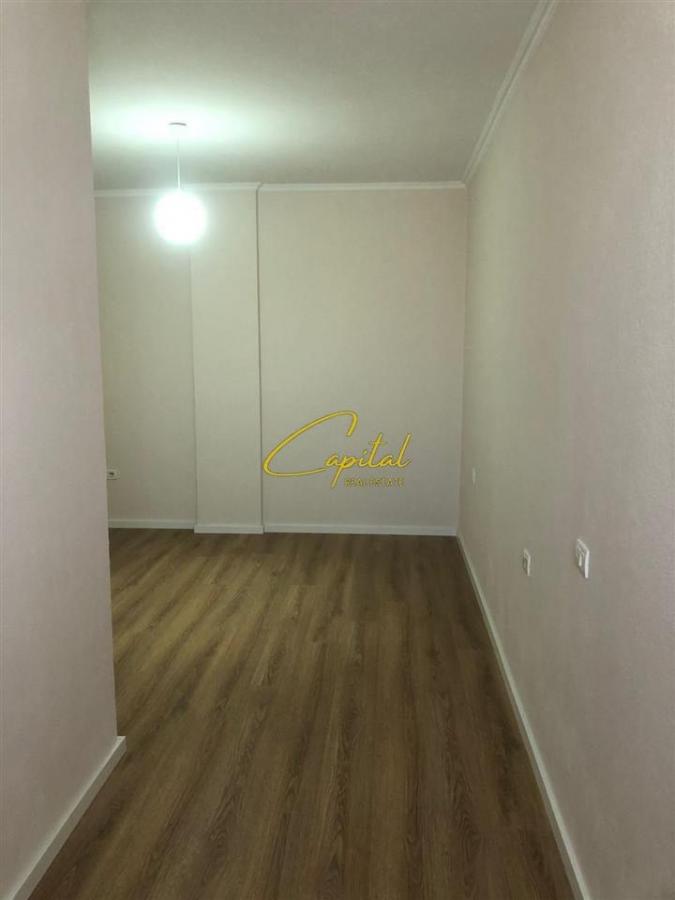 Shitet apartament 1+1 rruga e kavajes 133.000 euro