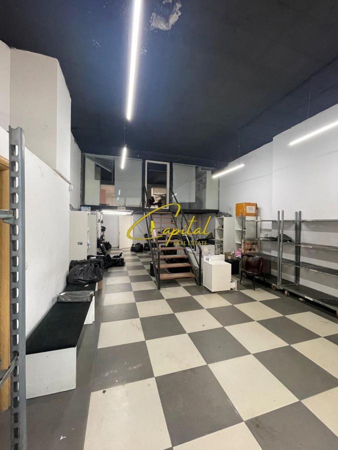 Dyqan me qera 100 m2 astir 1.200 euro