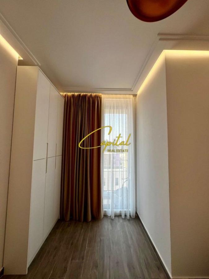 Apartament me qera 2+1 pazari i ri 1.400 euro