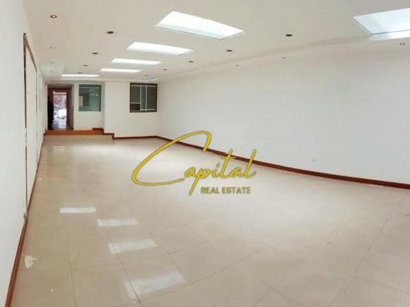 Dyqan me qera 130 m2 astir 500 euro