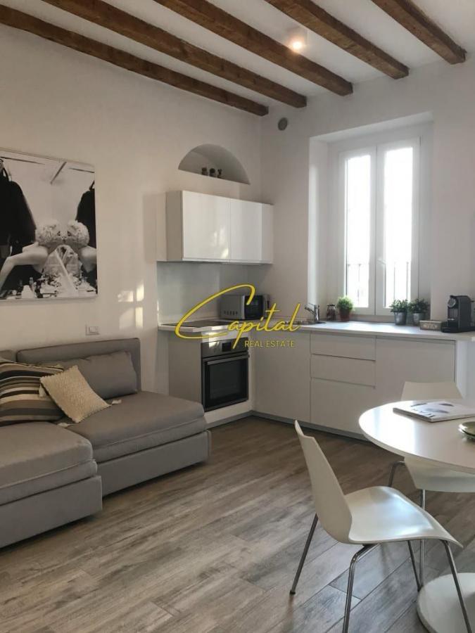 Shitet apartament 3+1+2 ish stacioni trenit 294.800 euro