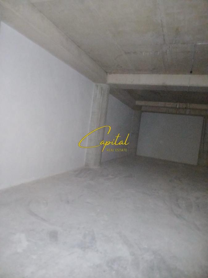Dyqan me qera 70 m2 rruga e barrikadave 40.000 leke