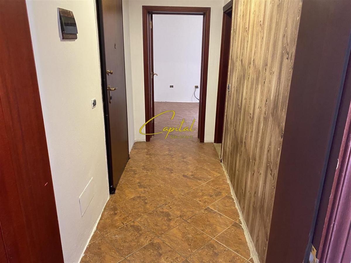 Zyre me qera 51 m2 rruga nikolla tupe 650 euro