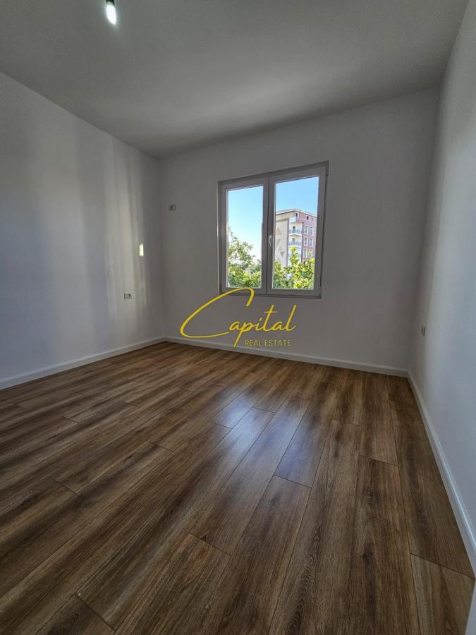 Shitet apartament 1+1 rruga  ekavajes 137.000 euro