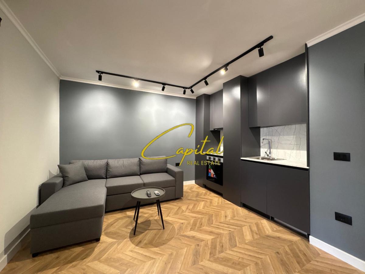 Shiten dy apartament 1+1+studio rruga mine peza 268.000 euro