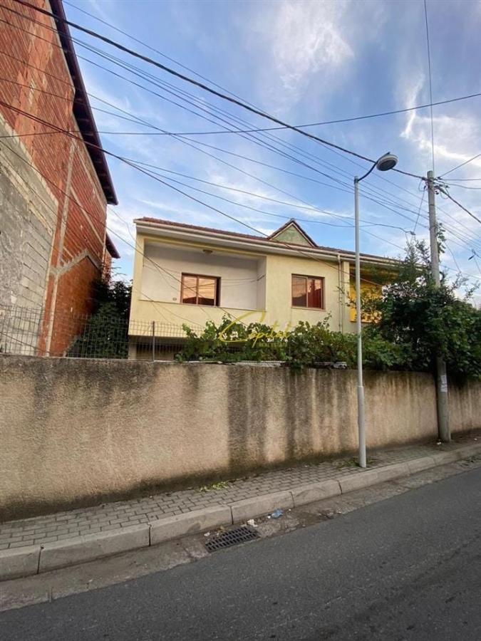 Shitet vile private 400 m2 ish fusha aviacionit 470.000 euro
