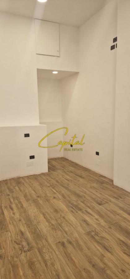 Shitet dyqan 55 m3 ish stacioni trenit 270.000 euro