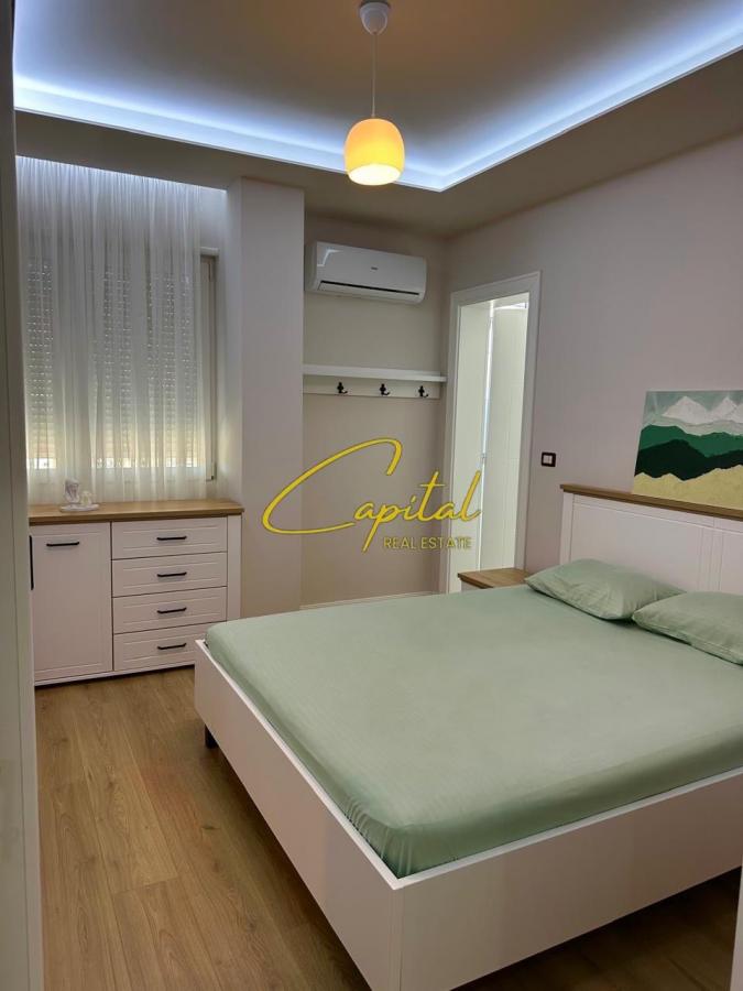 Shitet apartament 2+1+2 rruga e kavajes 250.000 euro