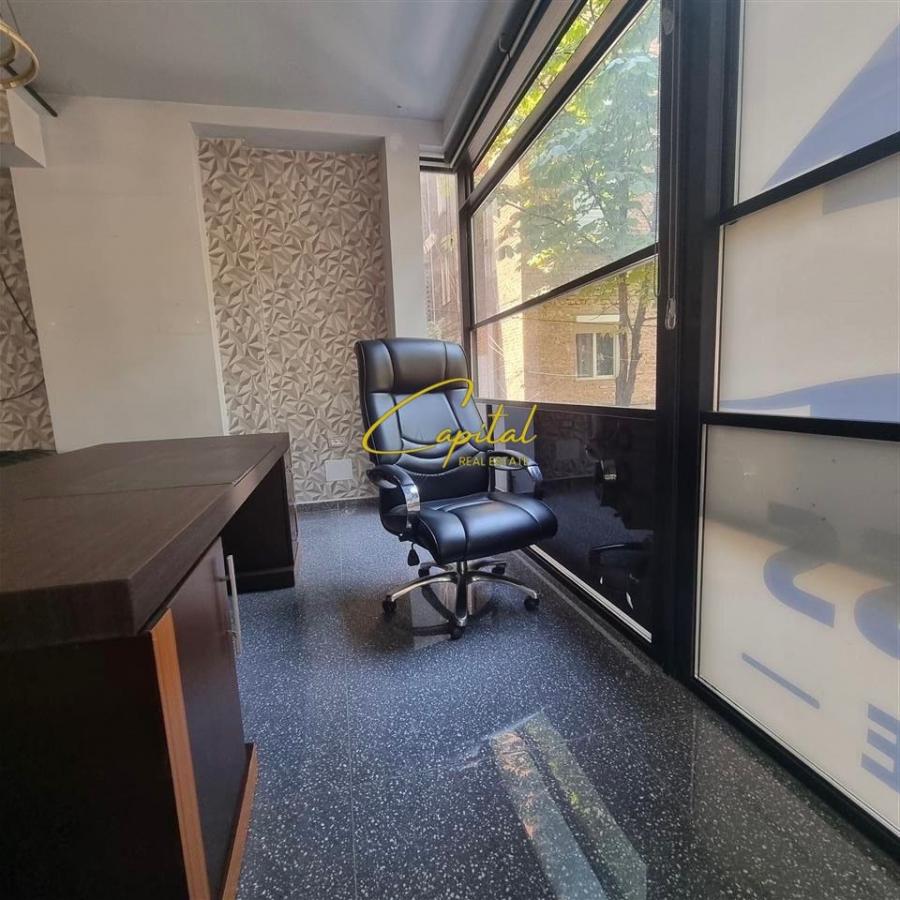 Zyre me qera 90 m2 rruga mine peza 600 euro