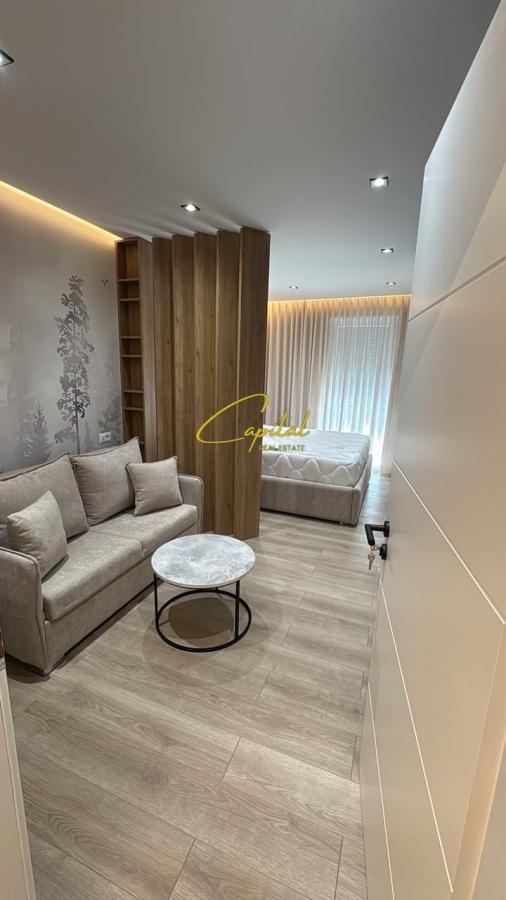 Shitet apartament 1+1 xhamlliku 200.000 euro