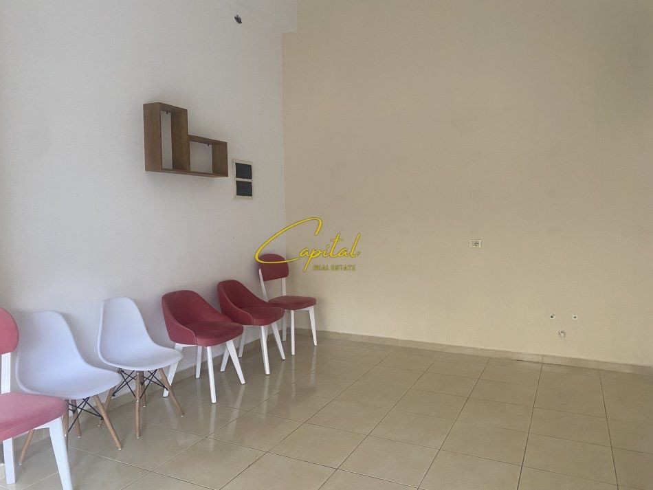 Ambient biznesi me qera 40 m2 astir 300 euro
