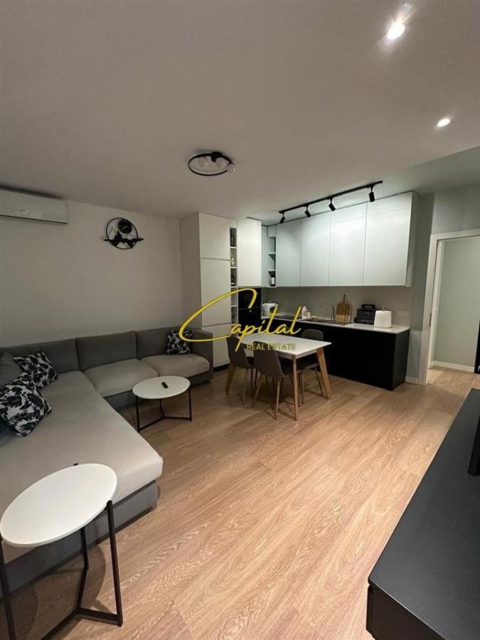Shitet apartament 1+1 rruga 5 maji 160.000 euro
