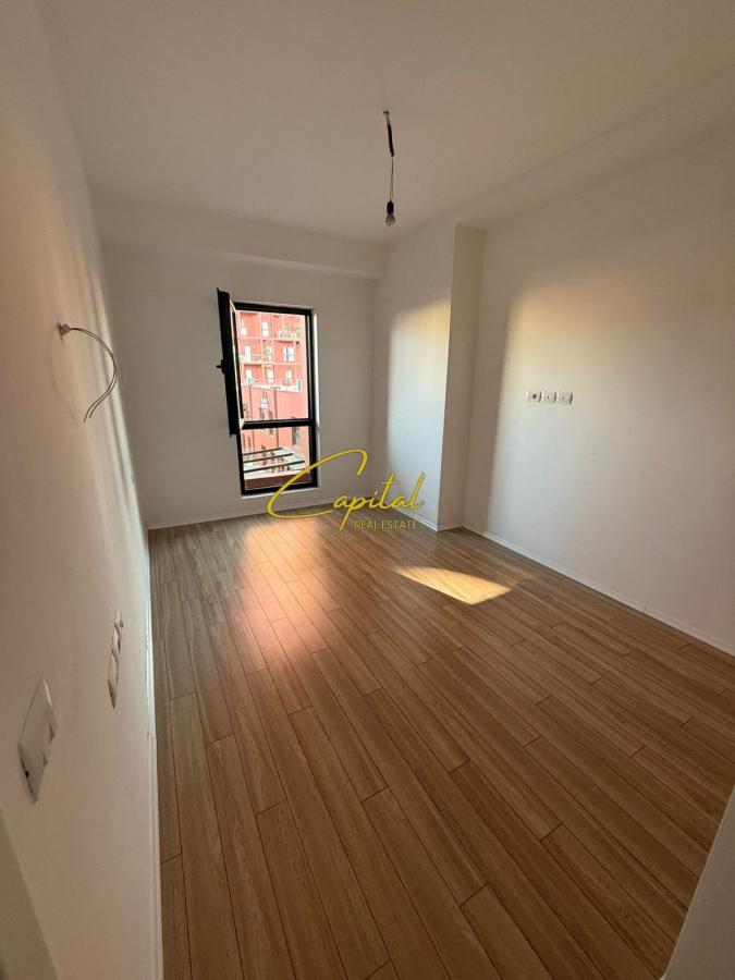 Zyre me qera 113 m2 kompleksi garden building 1.300 euro