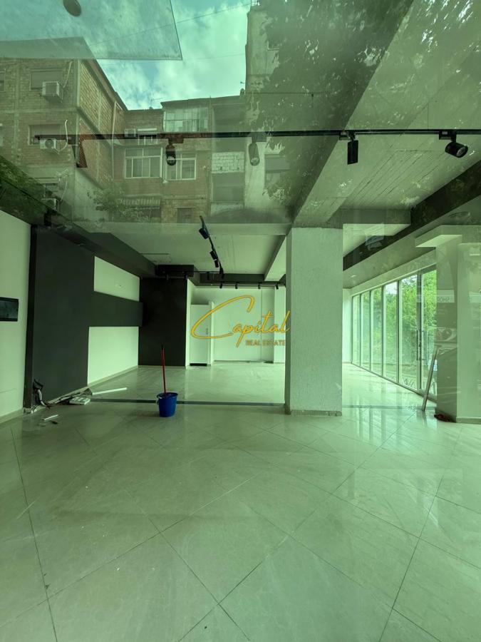 Ambient biznesi me qera 74 m2 ish tregu elektrik 1000 euro