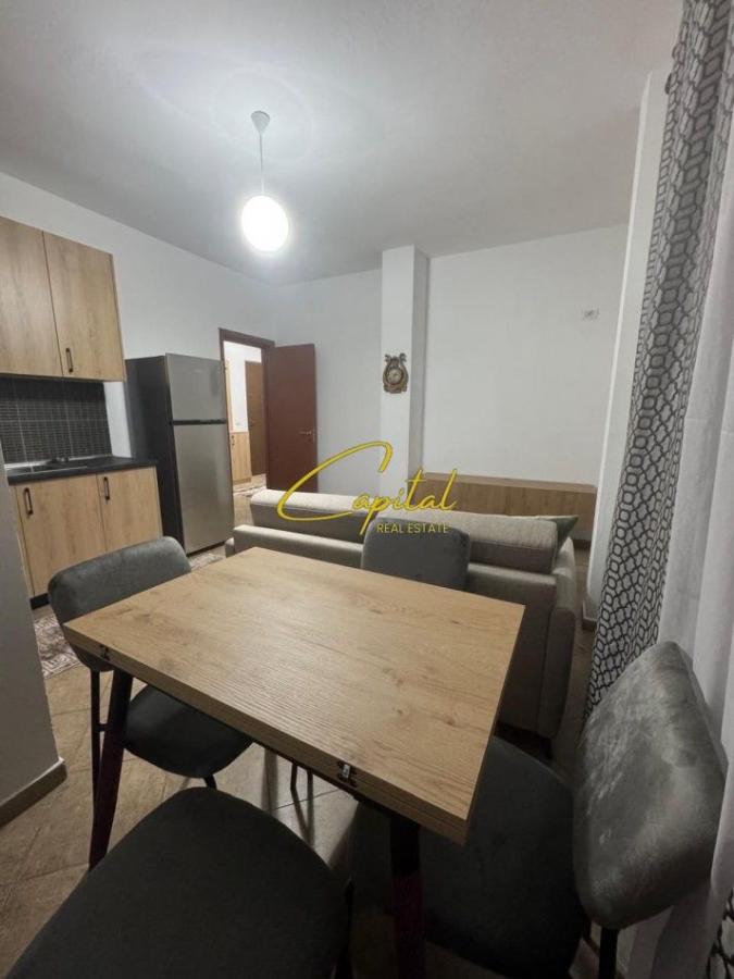 Apartament me qera 1+1 komuna e parisit 50.000 leke