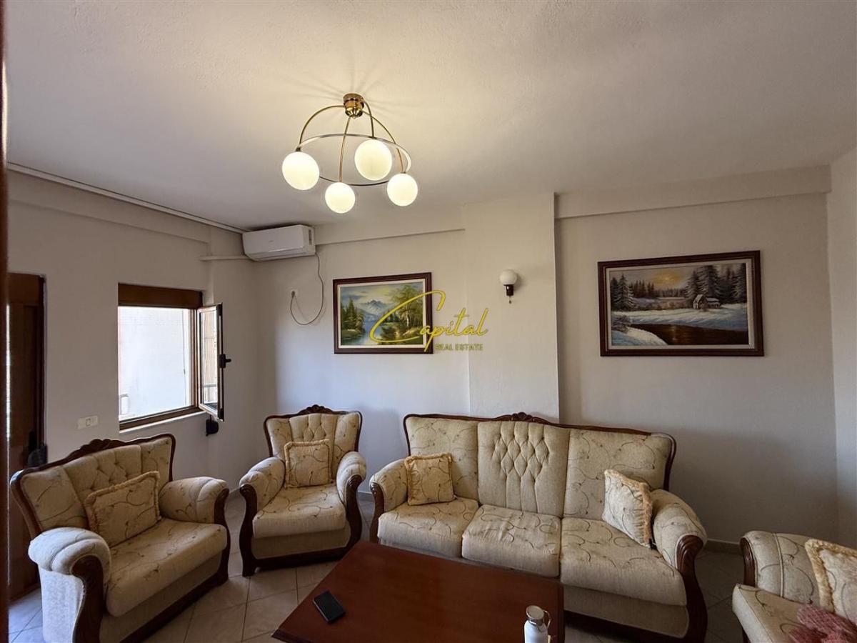 Apartament me qera 2+1 rruga kongresi i manastirit 50.000 leke