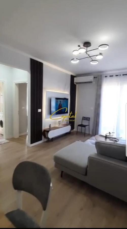 Shitet apartament 2+1 kamez 100.000 euro