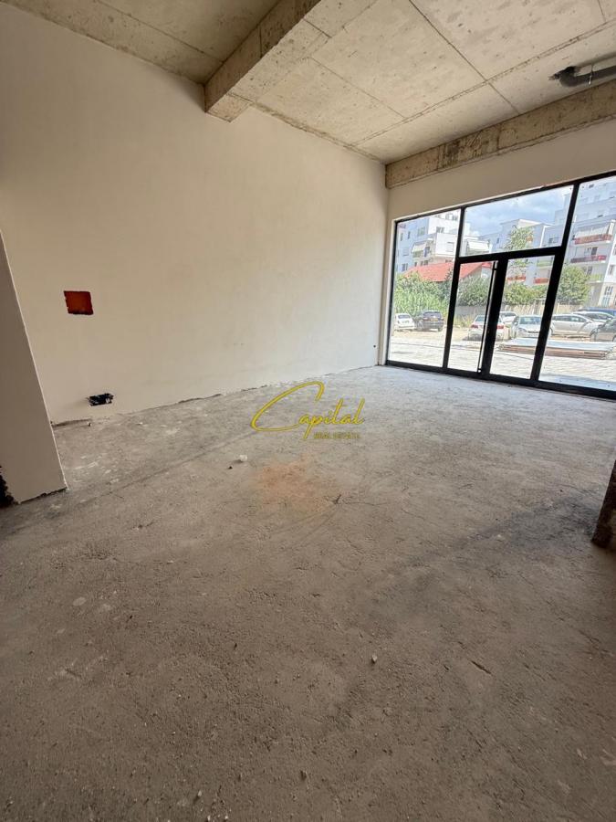 Shitet dyqan 103 m2 astir 300.000 euro