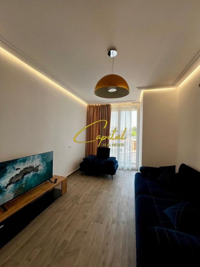 Apartament me qera 1+1 pazari i ri 900 euro