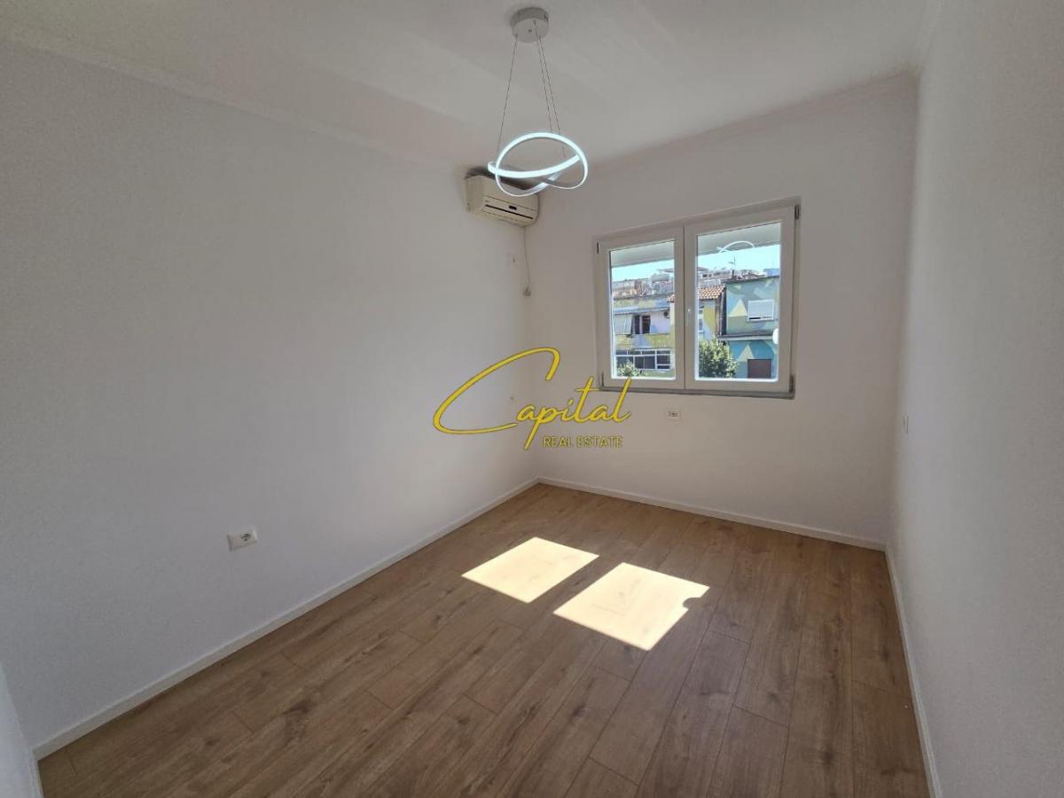 Shitet apartament 2+1 rruga bardhyl 145.000 euro