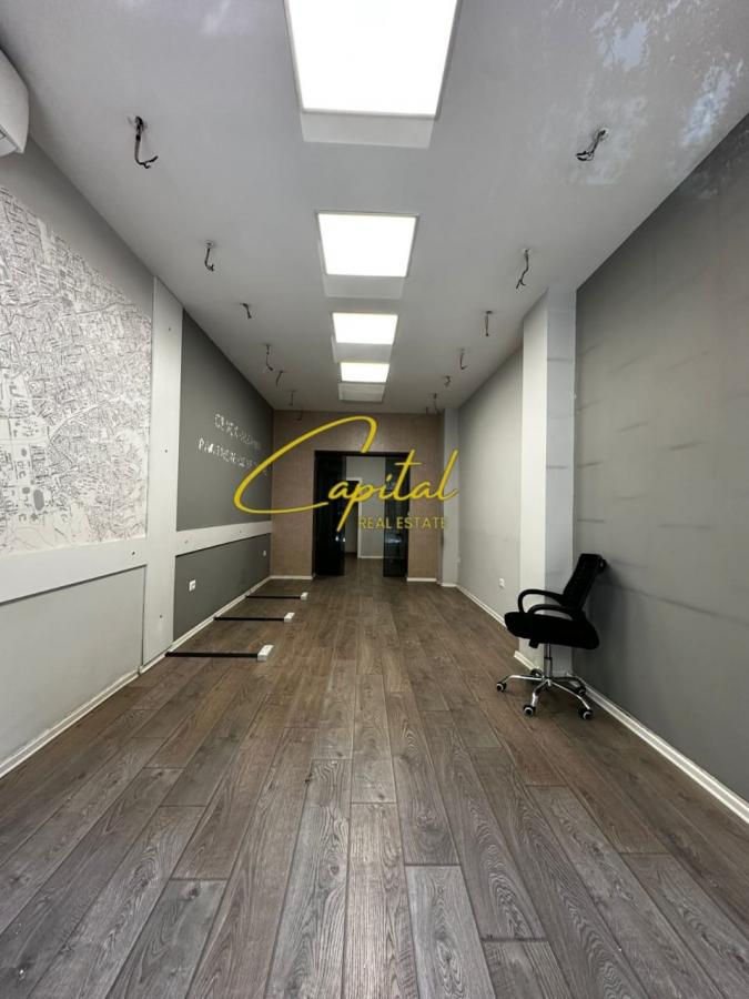 Ambient biznesi me qera 40 m2 myslym shyri 1.200 euro