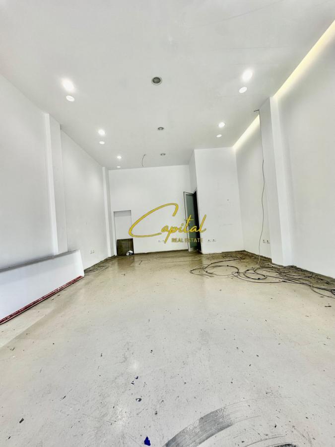 Dyqan me qera 40 m2 rruga e barrikadave 1.500 euro