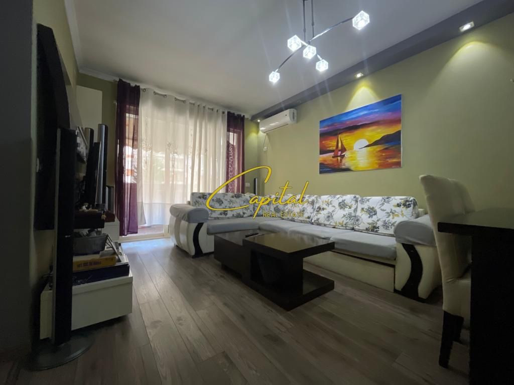 Apartament me qera 2+1 kombinat 380 euro