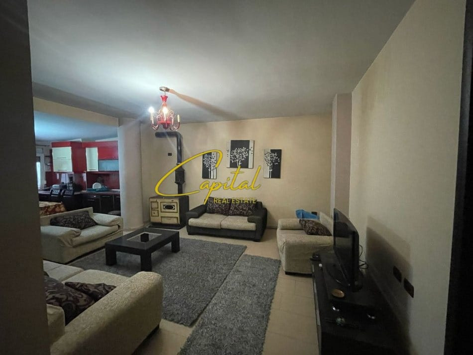 Apartament me qera 3+1 ish tregu elektrik 750 euro