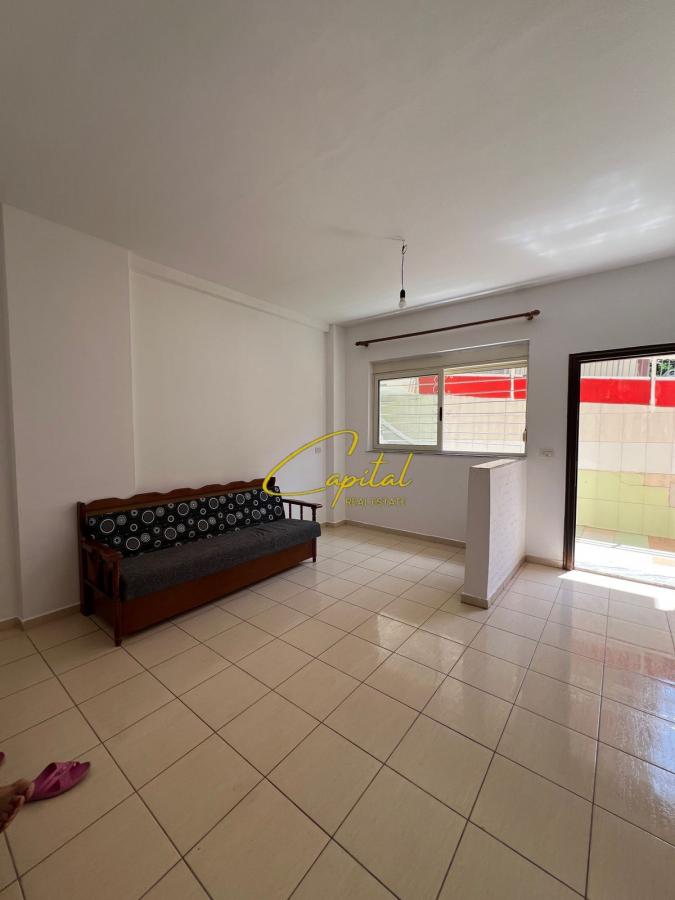 Shitet apartament 1+1 qendra kristal 75.000 euro