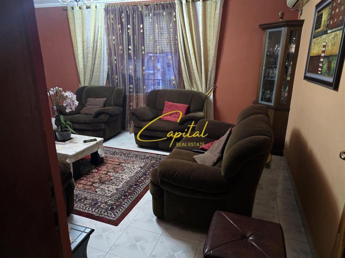 Shitet apartament 1+1 rruga e dibres 106.000 euro