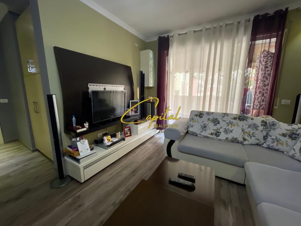 Shitet apartament 2+1 kombinat 115.000 euro