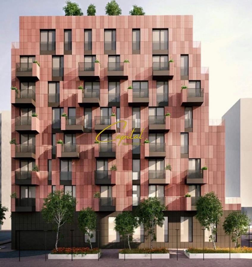 Zyre me qera 56 m2 pazari i ri 550 euro