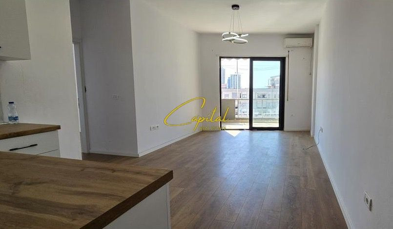 Shitet apartament 2+1 pazari i ri 178.000 euro